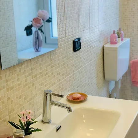 Two-room 8 Minutes From The Subway 公寓