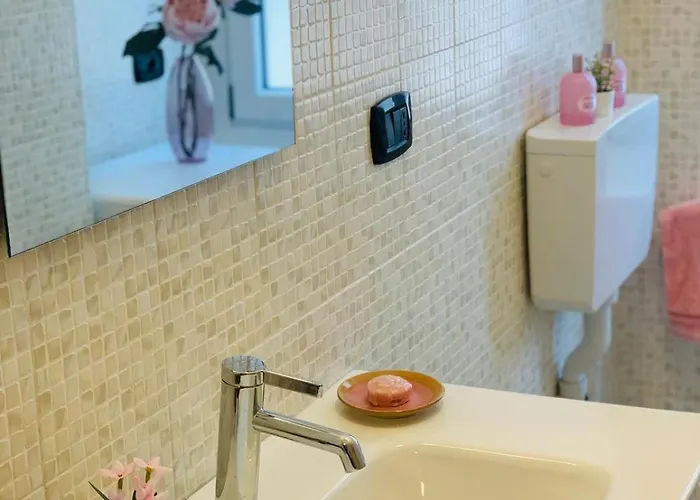 Two-room 8 Minutes From The Subway アパート